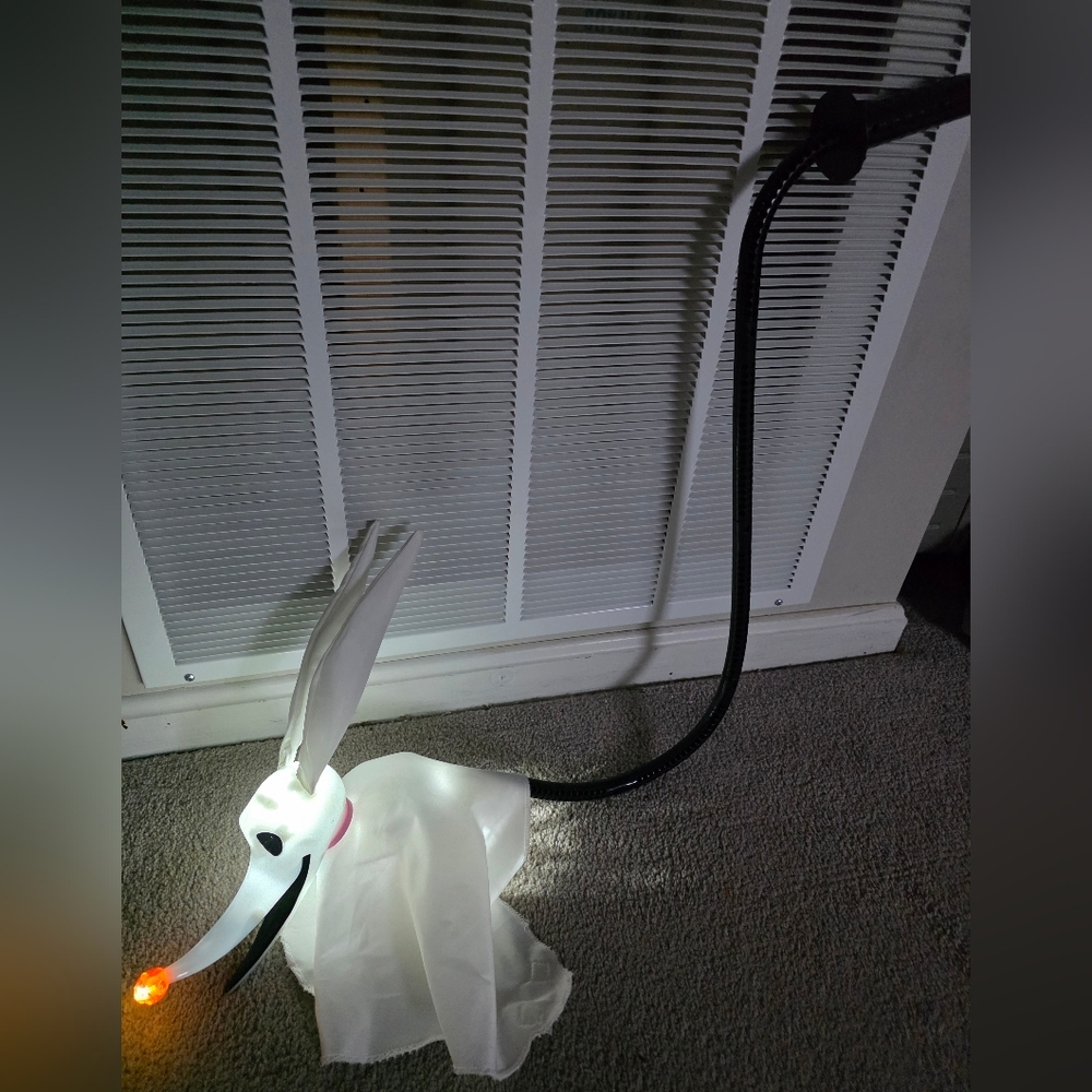 Nightmare Before Christmas - Zero On Leash - Lights Up Disney